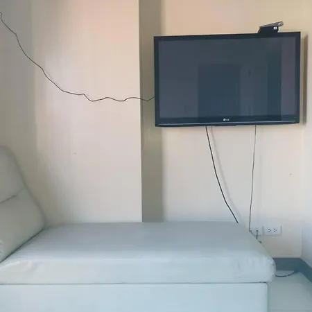 Room In Guest Room - Peaceful City View Condo For Rent In Quezon City